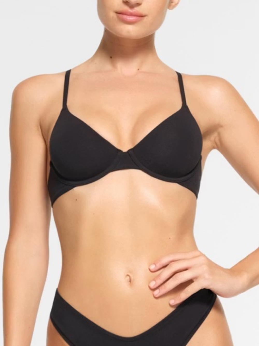 SKIMS FITS EVERYBODY T-SHIRT BRA | COLOR: ONYX